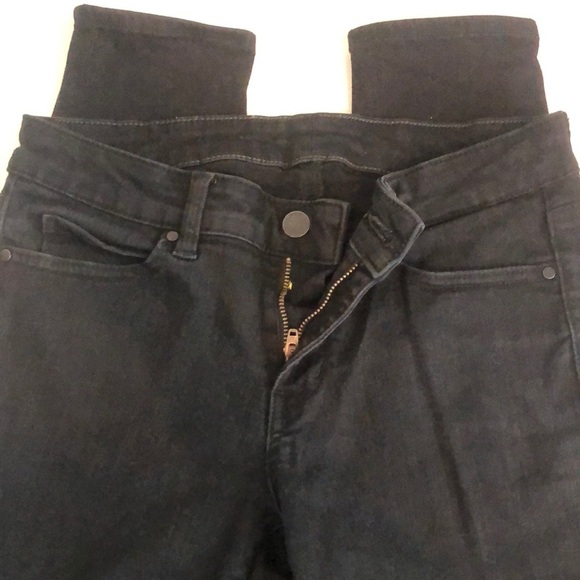 UNIQLO denim in black color - Picture 2 of 8